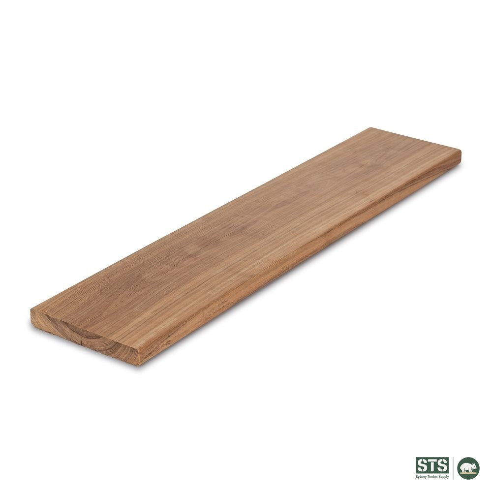 Grey Ironbark 135 x 19mm hardwood decking - product photography